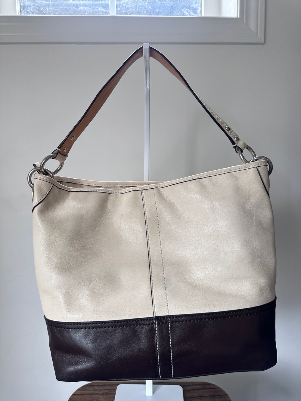Coach Two-Tone Cream and Dark Brown Leather Shoulder Bag with Tan Strap - Picture 4 of 16